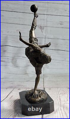 100% Real Bronze Hand Made Modern Art Trophy Soccer Player Sculpture Figure Art 100% Real Bronze Hand Made Modern Art Trophy Soccer Player Sculpture Figure Art