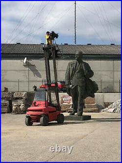 15,7 feet extraordinary statue of Vladimir Ilyich Lenin made of bronze
