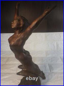 Sun Exhibition Counselor Hiroo Tateno Work Made Of Bronze Leap Nude Statue