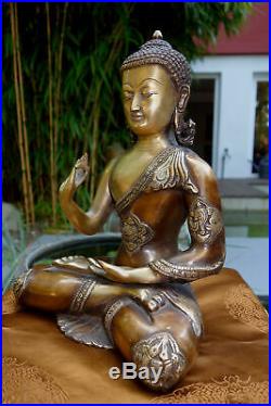 Very Fine Finished, Old Buddha Statue Made from Bronze from Nepal 31cm, 5,3 KG